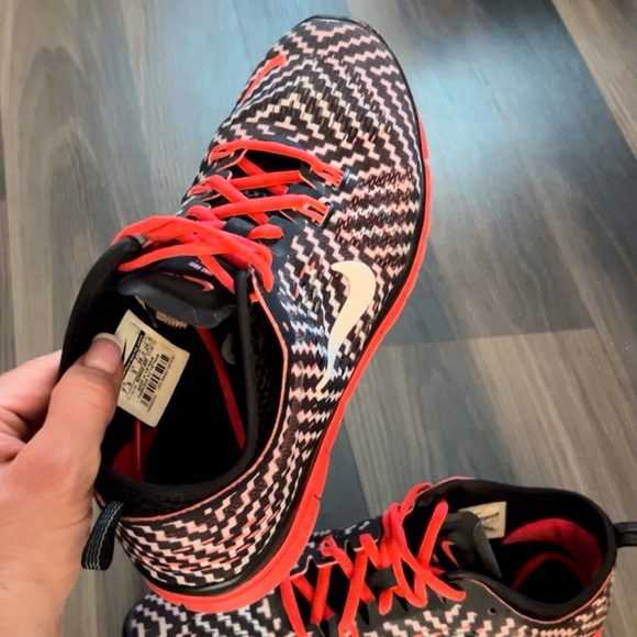 NIKE Free 5.0 Running Shoes - Picture 2 of 4